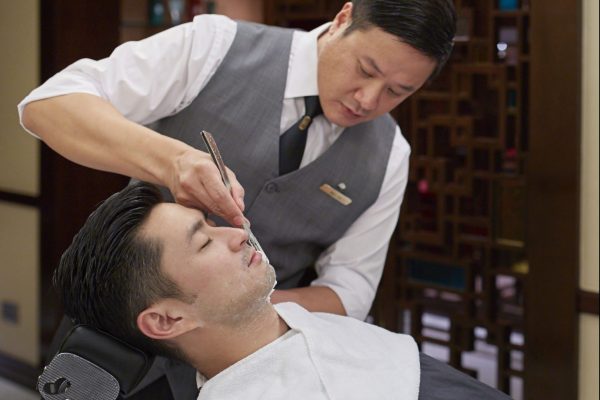 Mandarin-Oriental-Hong-Kong-Hotel-Spa-The-Mandarin-Barber-Shaving 4